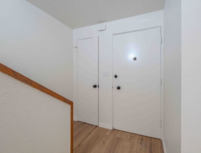 Building Photo - SPACIOUS 2 Bed Townhouse in Garden Grove
