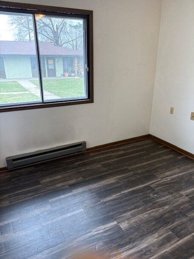 Building Photo - 209 Estelle St