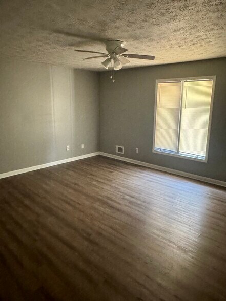 Building Photo - 2137 Fairway Ct SE