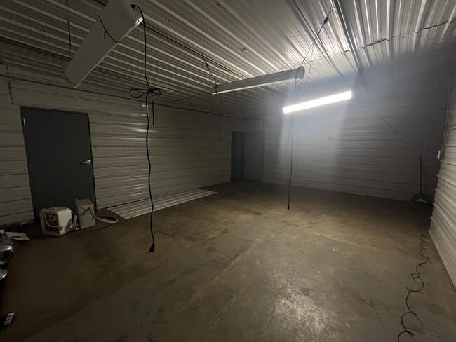 Building Photo - 16093 SW Roy Rogers Rd