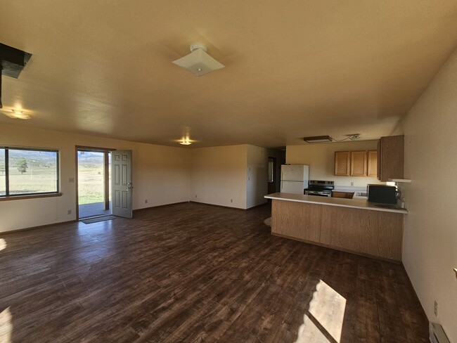 Building Photo - 7252 Co Rd 600