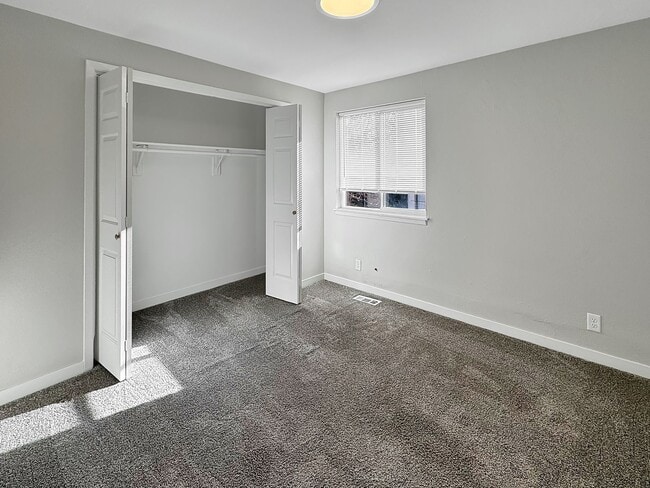 Building Photo - 7053-7055 W Ustick Rd