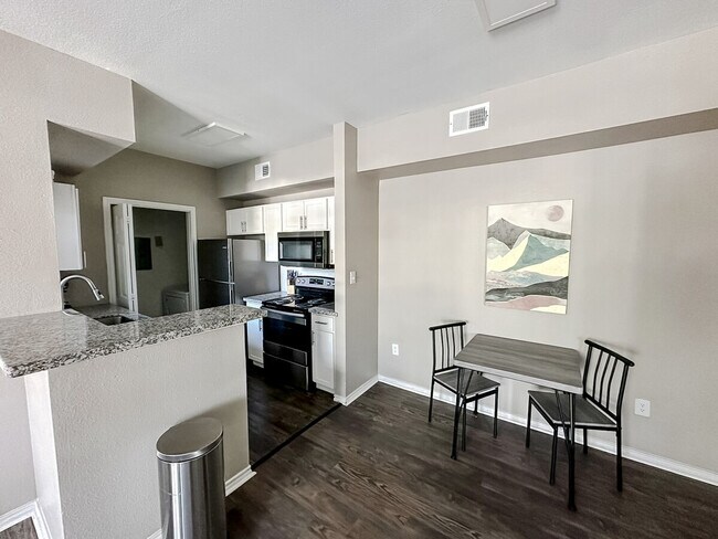 Building Photo - 6225 Saratoga Blvd