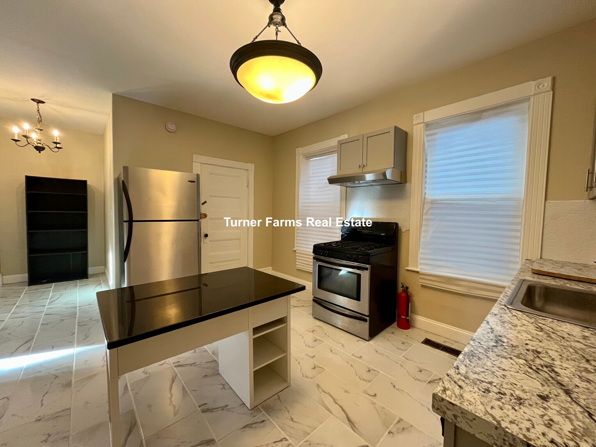 Building Photo - 10 Bucknam St