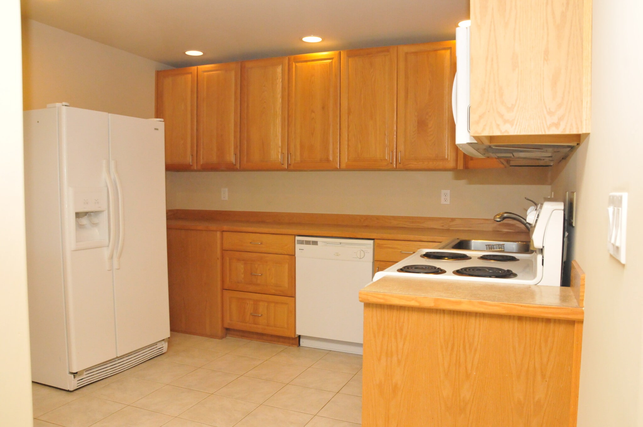 kitchen - 5040 Ivanhoe Pl NE