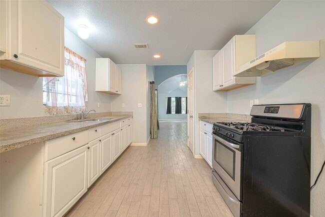 Building Photo - 4813 Pederson St