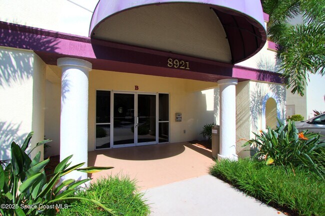 Building Photo - 8921 Lake Dr