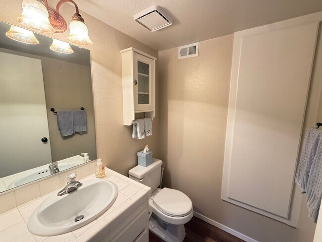 Building Photo - 3 Bedroom Condo available in Arroyo Grande