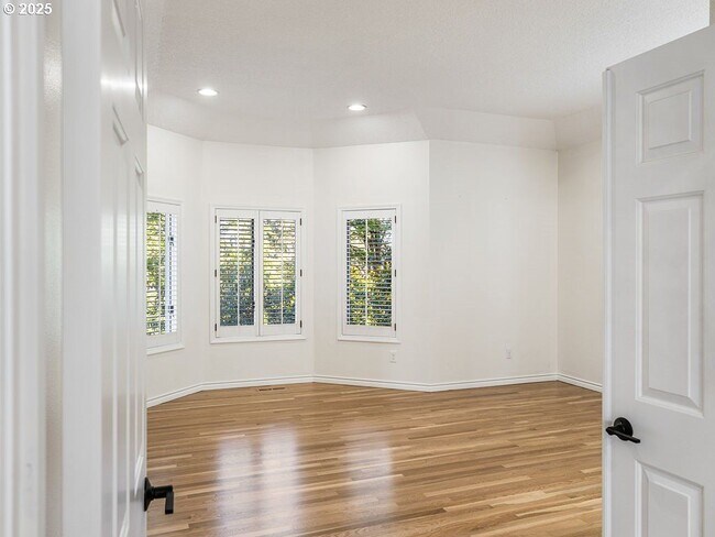 Building Photo - 1140 SW Fairfax Pl