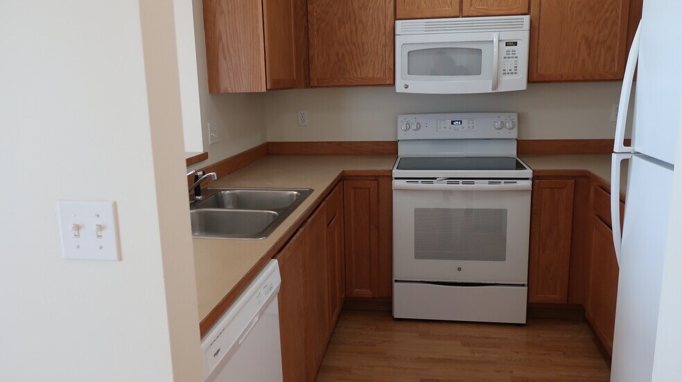 Building Photo - 60 Beacon Dr