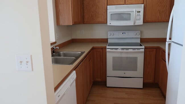 Building Photo - 60 Beacon Dr