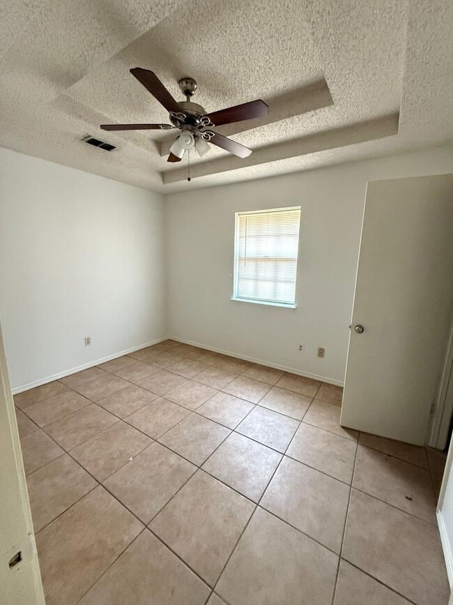 Building Photo - 108 N Mina De Oro St