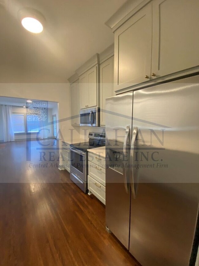 Building Photo - Hillcrest 2 Bedroom Bungalow