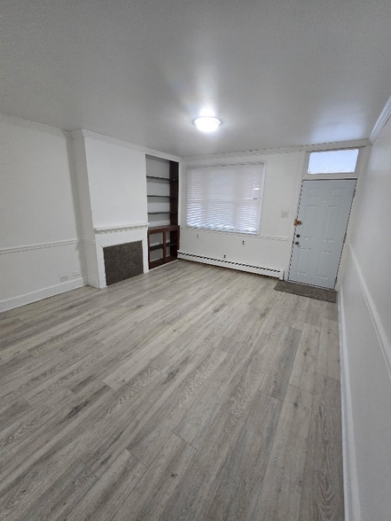 Building Photo - 723 E Woodlawn St