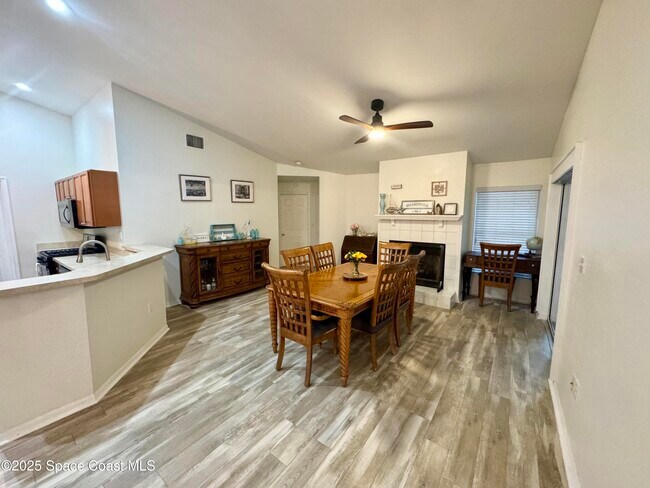Building Photo - 1245 Ambra Dr