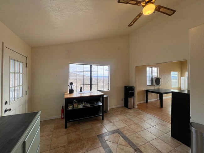 Building Photo - 3 Bedroom 2 Bath Silver Springs Home on 13...