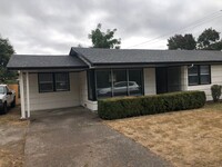 Building Photo - 2 bedroom 1 bathroom duplex in Eugene!