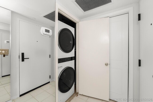 Building Photo - 1200 S Flagler Dr