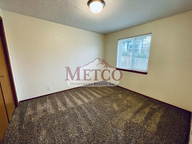 Building Photo - Spacious Thurston Home