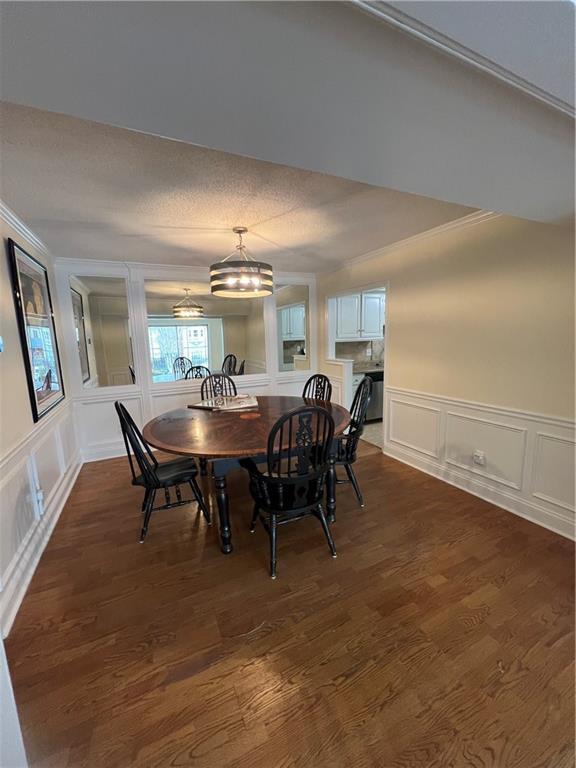 Building Photo - 6851 Roswell Rd