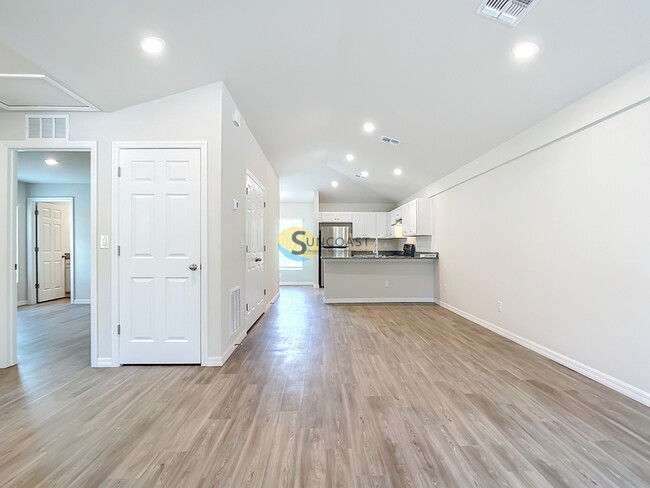 Primary Photo - 2023 Redmond St