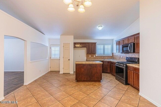 Building Photo - 2080 Shreya St