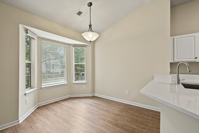 Building Photo - 115 Revolution Dr