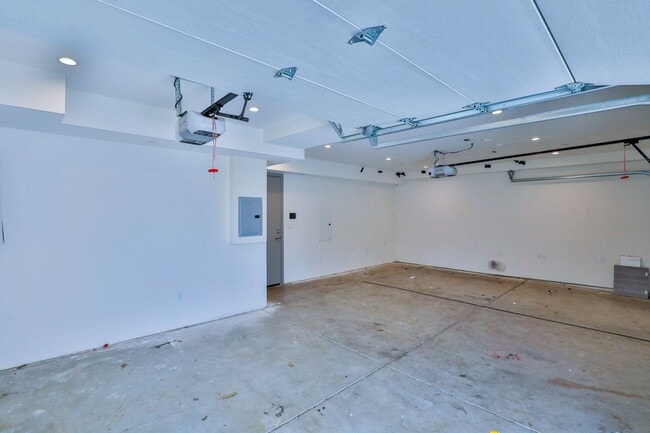 Building Photo - Gemini Townhomes