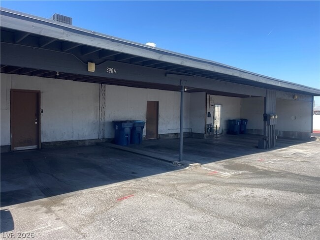Building Photo - 3904 Blackford Pl