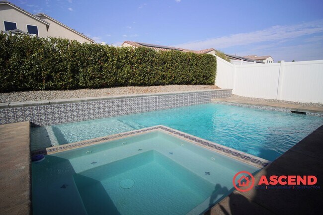 Building Photo - Beautiful 4-Bedroom Located In Highgate Community!