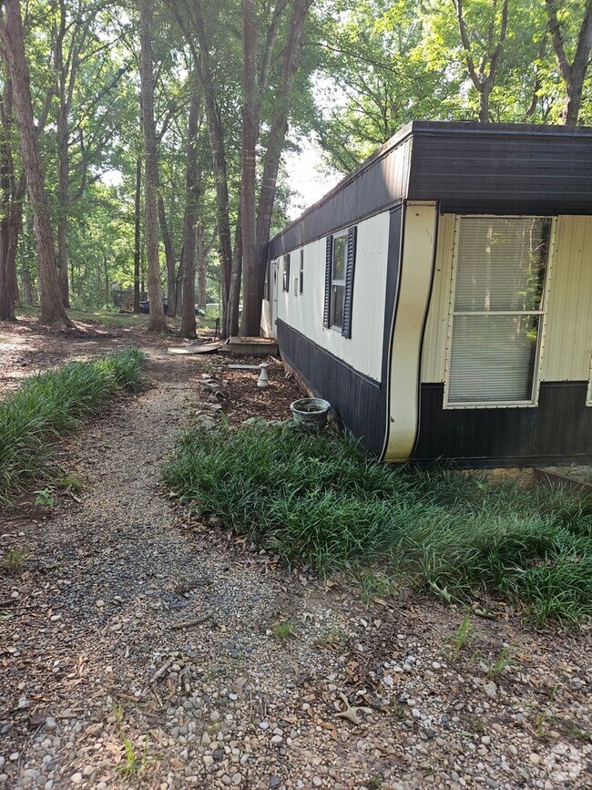 Building Photo - Two Bed Two Bath Mobile Home in Catawba!