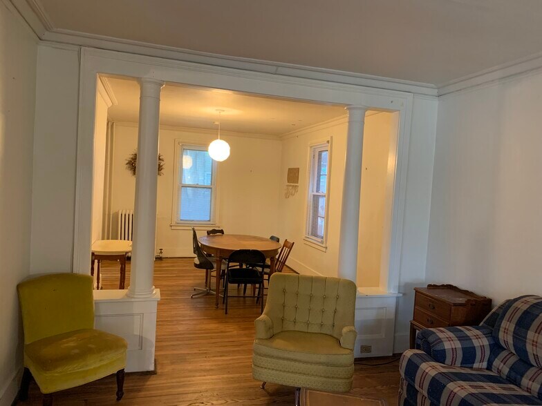 Building Photo - 325 N Albany St
