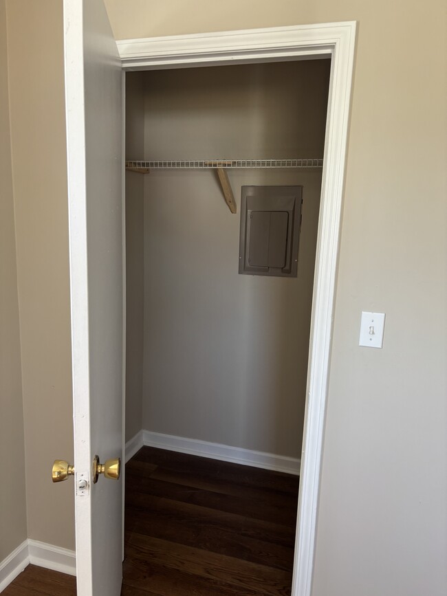 Building Photo - Highland