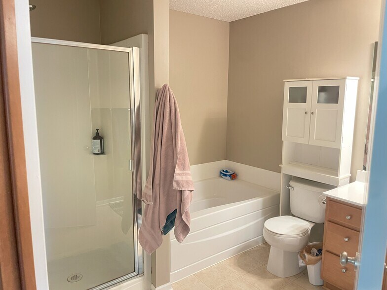 Main Bath - 18360 Lafayette Way