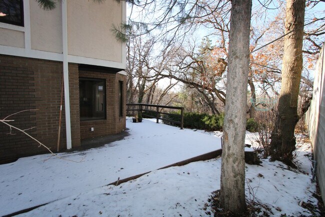 Building Photo - 3333 Deer Hollow Dr