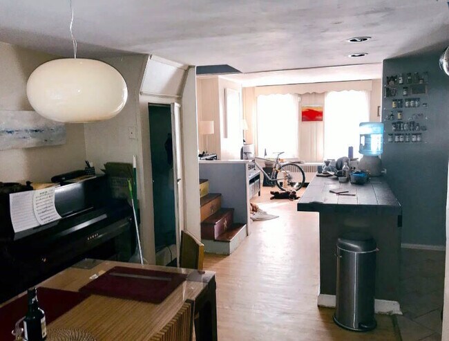 Building Photo - 2423 Manning St