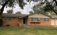 Building Photo - Large 3 bedroom , 2 bath home