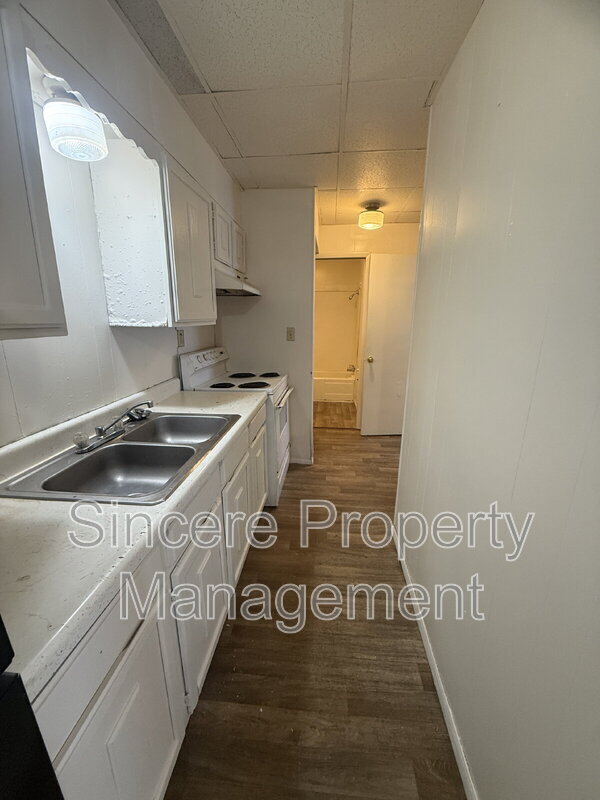 Building Photo - 813 N University St