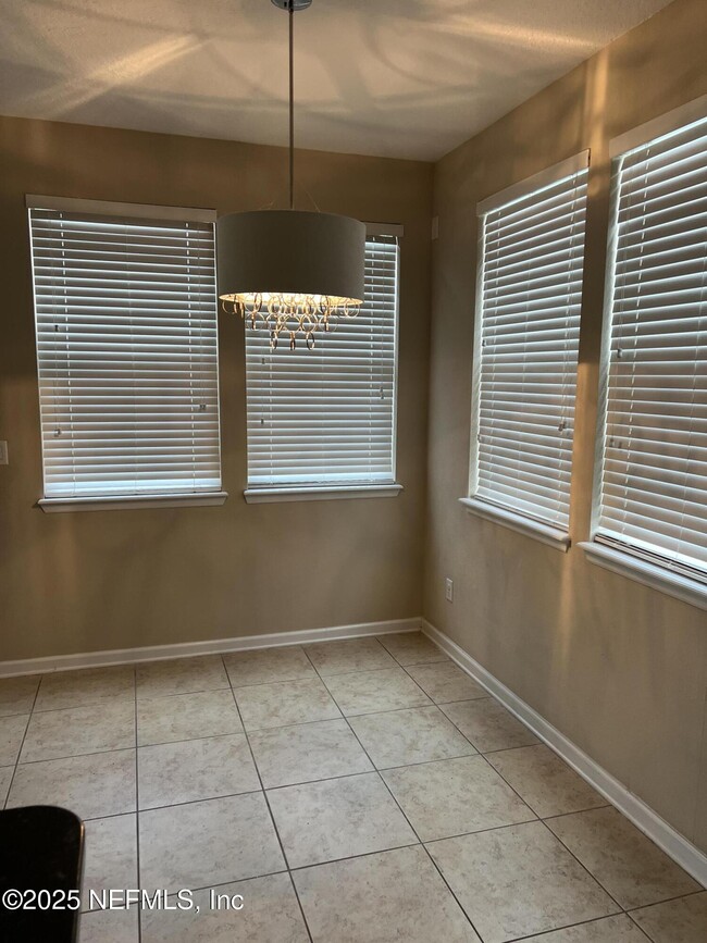 Building Photo - 232 S Field Crest Dr