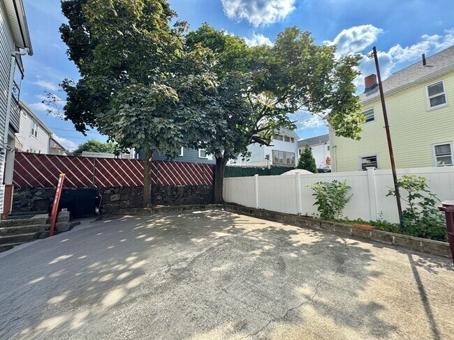Building Photo - 47 Estes St