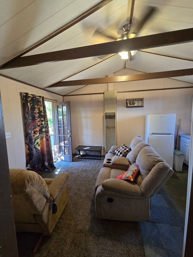 Building Photo - One Bedroom Cottage Available