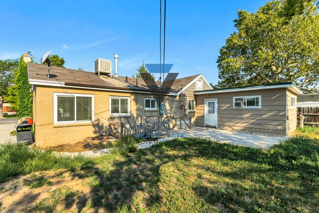 Building Photo - 363 S 800 E