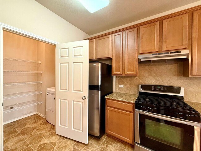 Building Photo - 1310 W Parmer Ln