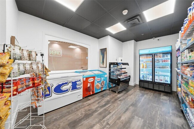 Building Photo - 780 NE 69th St