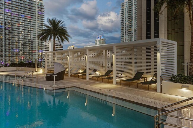 Building Photo - 275 1st Ave S