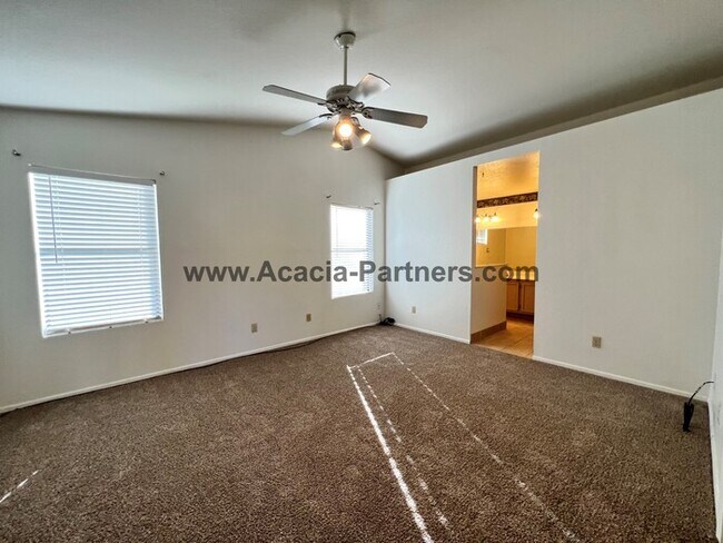 Building Photo - NW Three Bedroom/ 2 1/2 Bath Home