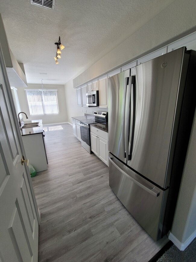 Building Photo - 13276 Bainbridge Way