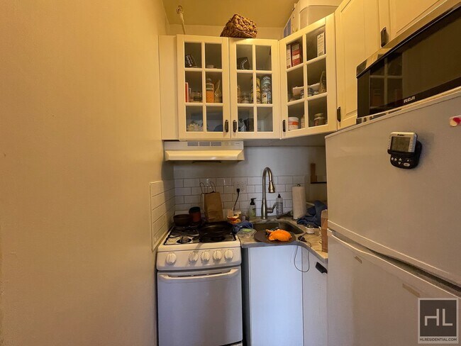 Building Photo - 203 BERKELEY PLACE 4R