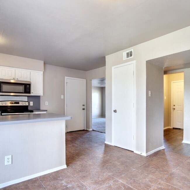Building Photo - 1222 Oakbluff Dr