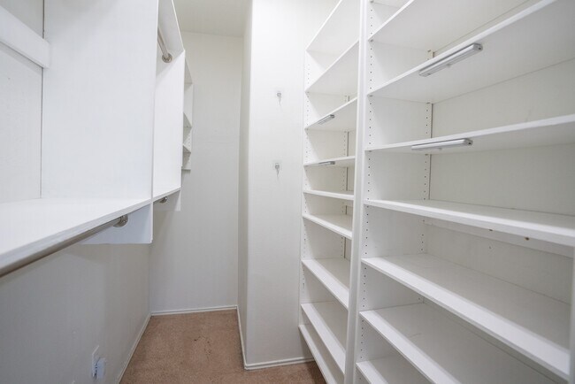 Building Photo - 7843 Crescent Village Ln